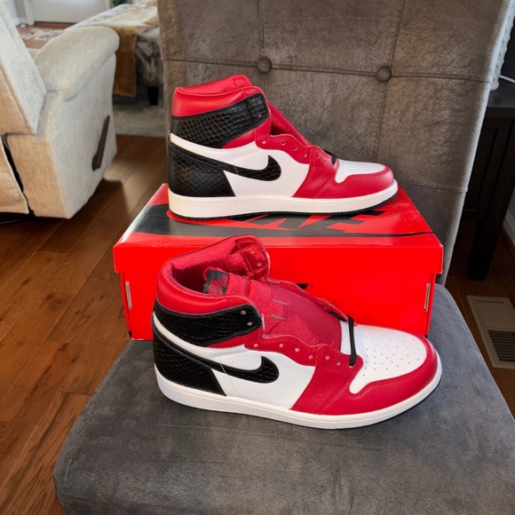 NIB NEW Women’s Nike Air Jordan 1 Retro High OG Satin Snake Sneakers 12 - Picture 1 of 6